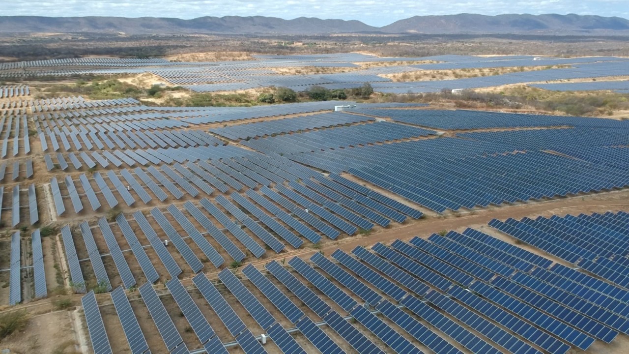 Com corredor de vento e ilha de calor, Paraíba avança na produção de energias renováveis
