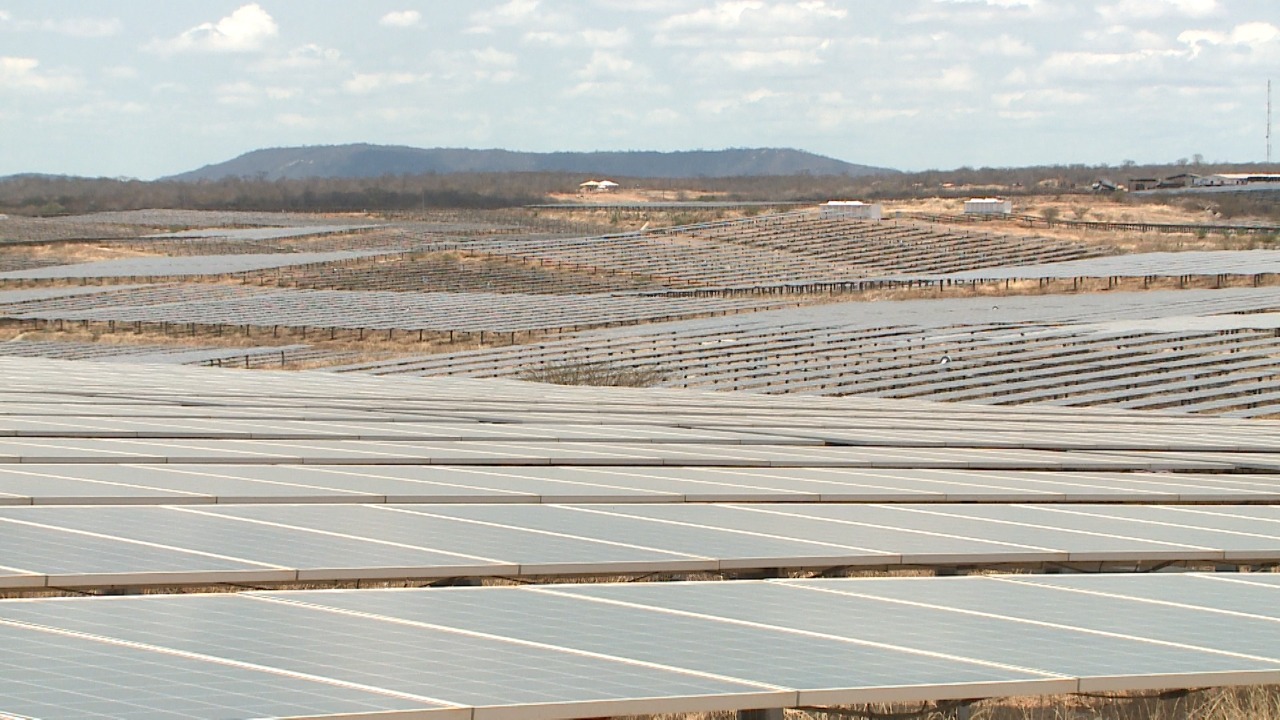 Com corredor de vento e ilha de calor, Paraíba avança na produção de energias renováveis