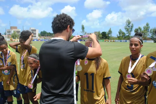 
				
					Victor Ferraz celebra conquista do VF4 e planeja investimento ainda maior no futebol feminino
				
				