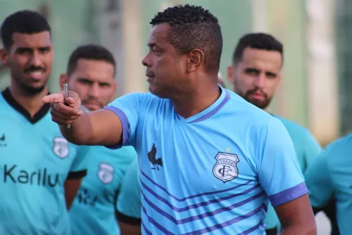 
				
					Hoje auxiliar técnico, Capitão elogia torcida do Treze e comenta início de trabalho na pré-temporada
				
				