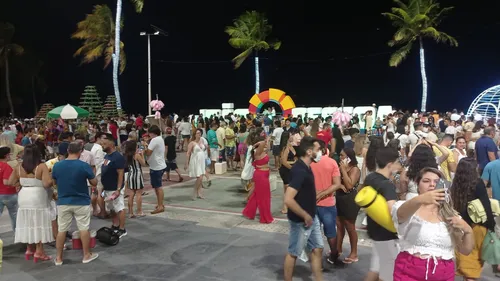 
				
					Sem show na praia, população comemora Réveillon 2022 em João Pessoa
				
				