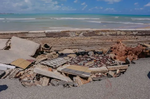 
				
					Prefeitura de João Pessoa e estado começam a refazer trecho final de calçada no Cabo Branco
				
				