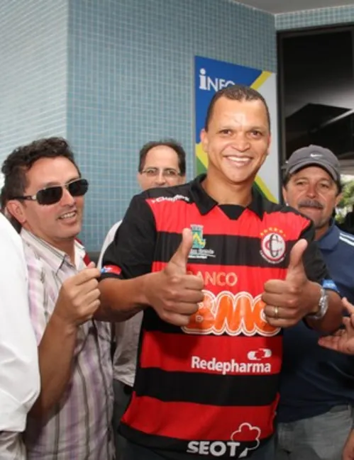 
				
					Warley se diz realizado na nova função em seu retorno ao Campinense
				
				