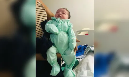 
				
					Bebê nasce com mais de 5kg, em Monteiro: 'Não esperávamos'
				
				