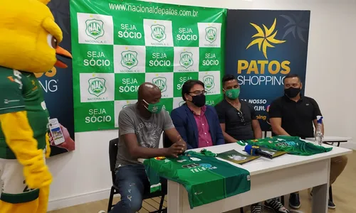 
                                        
                                            Nacional de Patos oficializa o ex-atacante Reinaldo como técnico, e presidente traça boas expectativas
                                        
                                        