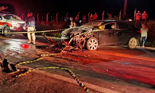 
                                        
                                            Criança é arremessada de carro e casal fica preso às ferragens em acidente na Paraíba
                                        
                                        