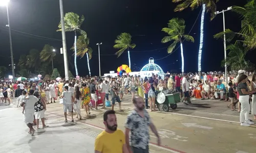 
                                        
                                            Sem show na praia, população comemora Réveillon 2022 em João Pessoa
                                        
                                        