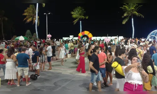 
				
					Sem show na praia, população comemora Réveillon 2022 em João Pessoa
				
				
