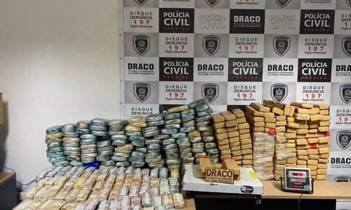 
                                        
                                            Polícia apreende 300 kg de drogas e mais de R$ 1 milhão, na Paraíba
                                        
                                        