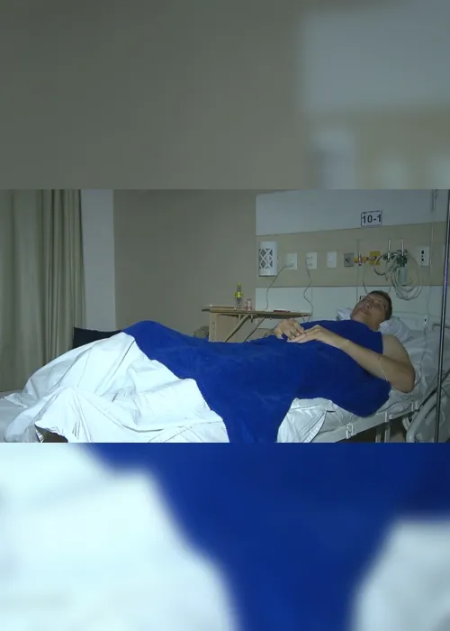 
                                        
                                            Homem mais alto do Brasil, Ninão tem alta médica após amputar perna
                                        
                                        