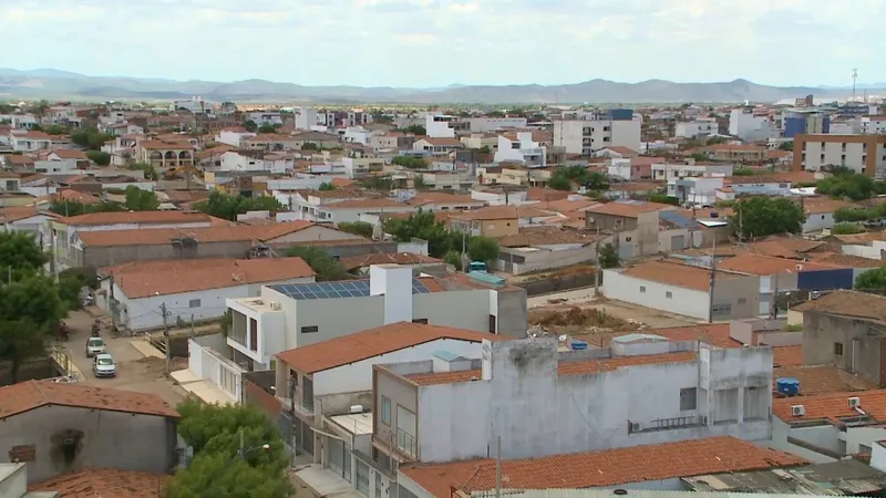 Pesquisadores relatam impactos socioambientais das grandes usinas solares e parques eólicos na Paraíba