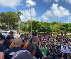 Policiais e bombeiros protestam contra Lei de Proteção aos Militares; representantes se reúnem com governador