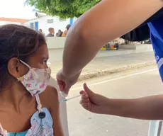 Mais de 200 crianças são vacinadas contra Covid-19 em Lucena no primeiro dia de retorno