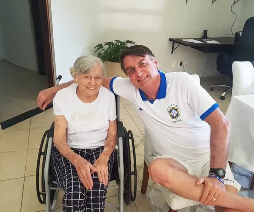 
				
					Mãe do presidente Jair Bolsonaro morre aos 94 anos em hospital de São Paulo
				
				