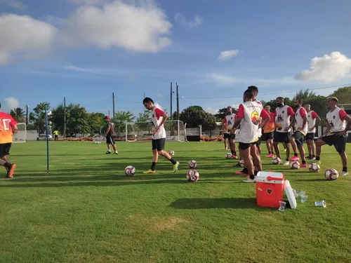 
				
					Botafogo-PB aposta em experiência na Série C do Brasileiro e contrata zagueiro Luís Eduardo, ex-Ypiranga-RS
				
				