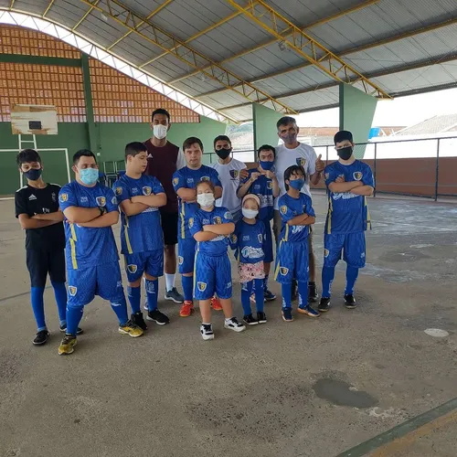 
				
					Para ajudar o filho com síndrome de Down, comerciante funda equipe de futsal
				
				