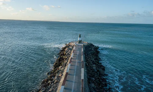 
                                        
                                            Dique de Cabedelo: espetacular encontro do rio Paraíba com o oceano
                                        
                                        