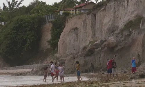 
                                        
                                            Especialistas alertam para risco de erosão de falésias em praias da Paraíba
                                        
                                        