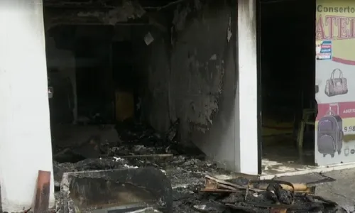 
                                        
                                            Incêndio atinge três lojas no bairro de Manaíra, em João Pessoa
                                        
                                        