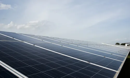 
                                        
                                            Alta na conta de energia aumenta venda de placas solares
                                        
                                        