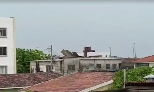 
				
					Fortes chuvas derrubam árvores e deixam bairros sem energia, em João Pessoa
				
				