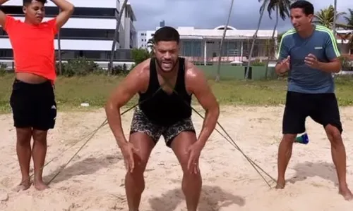 
                                        
                                            Hulk começa pré-temporada individual em praia de João Pessoa antes de se apresentar ao Atlético-MG
                                        
                                        