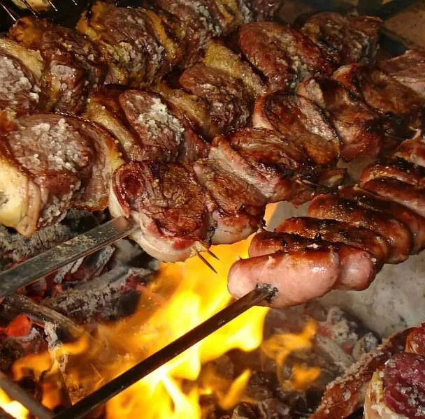 Bessa Grill funciona como bar e restaurante e traz versatilidade