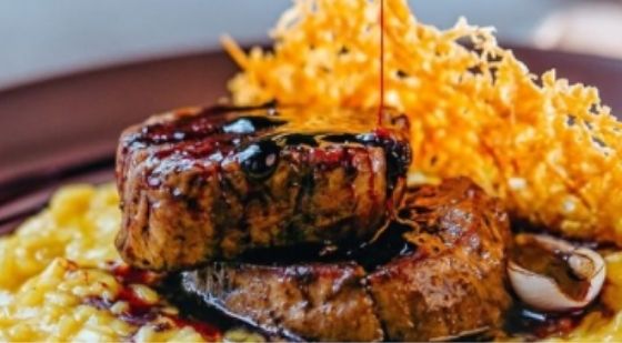 Vizu Gastrobar tem vista privilegiada da orla de João Pessoa