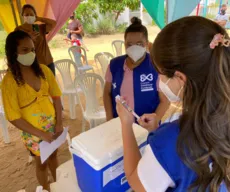 Crianças vacinadas contra Covid-19 com doses vencidas recebem imunizante correto, em Lucena