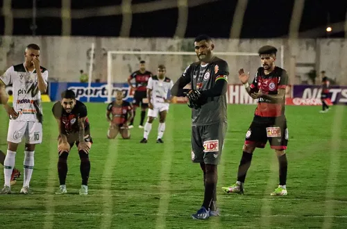 
				
					"Ciclo chegou ao fim": revela Mauro Iguatu após rescisão de contrato com o Campinense
				
				