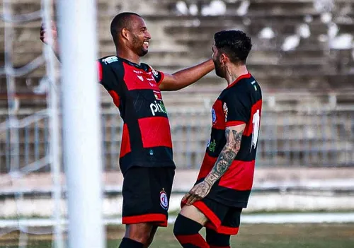 
				
					Artilheiro do Campinense na temporada, Olávio vive a expectativa de seu primeiro Clássico dos maiorais
				
				