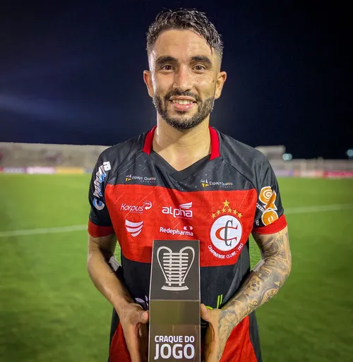 
				
					Dione comemora bons jogos com a camisa do Campinense e exalta momento de todo o elenco
				
				