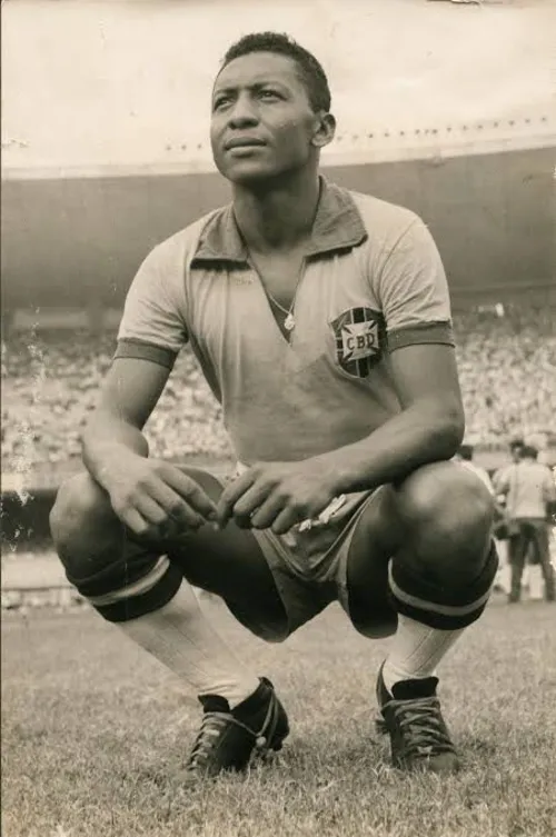 
				
					Livro sobre o paraibano Índio, histórico jogador do Flamengo, será lançado com narrações raras e o retorno à Paraíba
				
				