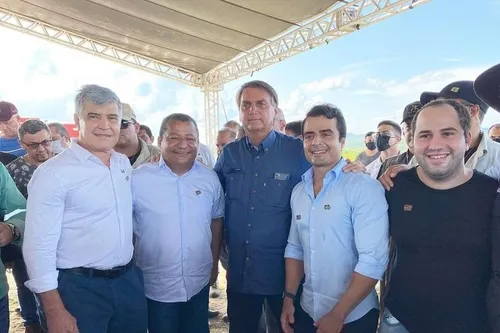 
				
					Bolsonaro diz que não "tinha acesso" à Paraíba, mas já resolveu aliança para eleição
				
				