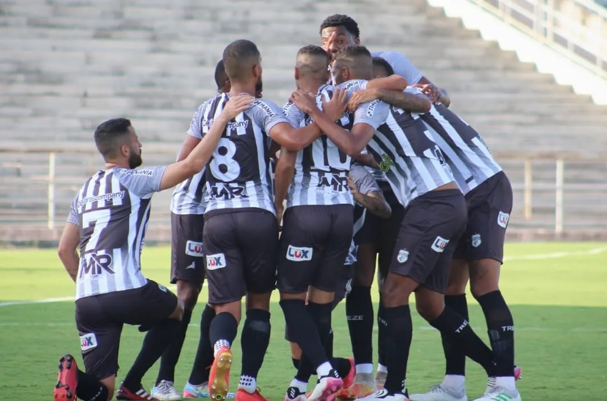 
				
					Raphael Augusto fala sobre os 2 gols marcados na estreia do Treze no Paraibano e exalta antiga comissão técnica
				
				