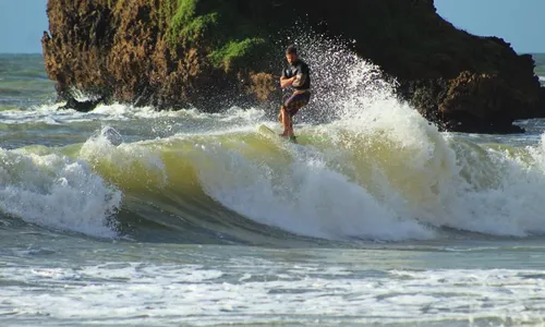 
                                        
                                            Praia da Arapuca no Conde é opção para surfistas
                                        
                                        