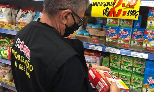 
                                        
                                            Supermercados são autuados por venderem produtos vencidos, em João Pessoa
                                        
                                        