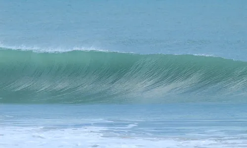 
                                        
                                            Praia de Intermares: paraíso urbano atrai surfistas
                                        
                                        