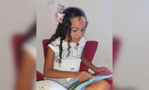 
				
					Com pandemia e escola interditada há 3 anos, mãe protesta e diz que filha não aprendeu a ler
				
				