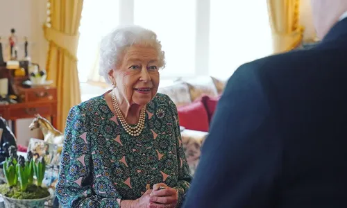 
                                        
                                            Rainha Elizabeth II do Reino Unido testa positivo para Covid-19, aos 95 anos
                                        
                                        