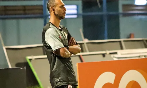 
                                        
                                            Técnico interino do Campinense, Fabrício Tavares diz que aprendeu muito com Ranielle
                                        
                                        