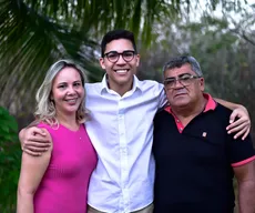 Filho de agricultor, estudante do Sertão ganha bolsa de estudos nos EUA: ‘sonhamos juntos'