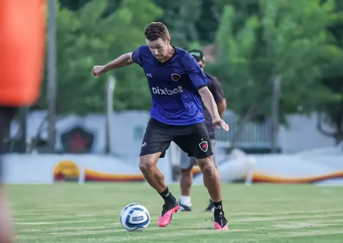 
				
					Botafogo-PB tem sequência decisiva pela frente, e lateral-esquerdo Bruno Ré destaca preparação do clube
				
				