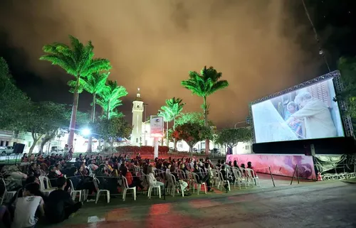 
				
					Cidade pernambucana realiza festival de curtas-metragens e retoma as sessões presenciais
				
				