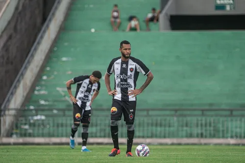 
				
					Itamar Schülle deve fazer mudanças no meio-campo do Botafogo-PB contra o Manaus
				
				