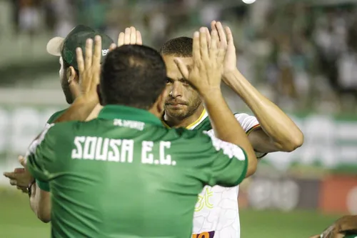 
				
					Tardelly lamenta queda do Sousa na Copa do Brasil, exalta empenho do time, mas admite busca por um camisa 9
				
				