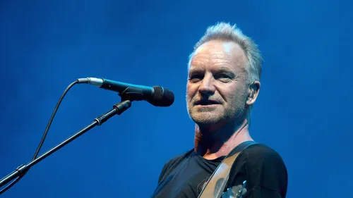 
				
					Sting canta Russians por paz na Ucrânia e a gente pergunta se Putin também ama as crianças russas
				
				