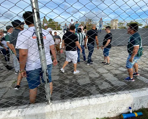 
				
					Confusão entre torcidas de Treze e Nacional de Patos acaba com tiro na arquibancada do PV
				
				