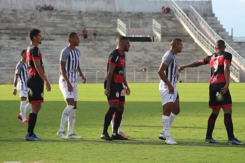 
				
					Marcelinho Paraíba quer muito trabalho e poucas palavras no Treze buscando espantar risco de eliminação precoce
				
				