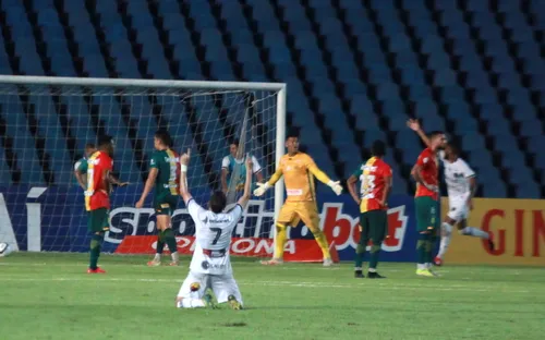 
				
					Botafogo-PB vence o Sampaio Corrêa fora de casa por 2 a 0 e encara o Náutico nas quartas da Copa do Nordeste
				
				